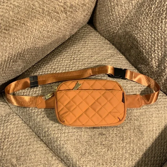 ZORFIN Quilted Fanny Packs: Crossbody Belt Bag with Adjustable Strap NWOT - Picture 1 of 9